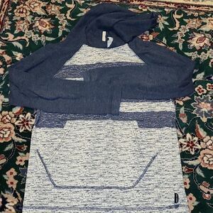 Ocean Current t-shirt with hood and long sleeve